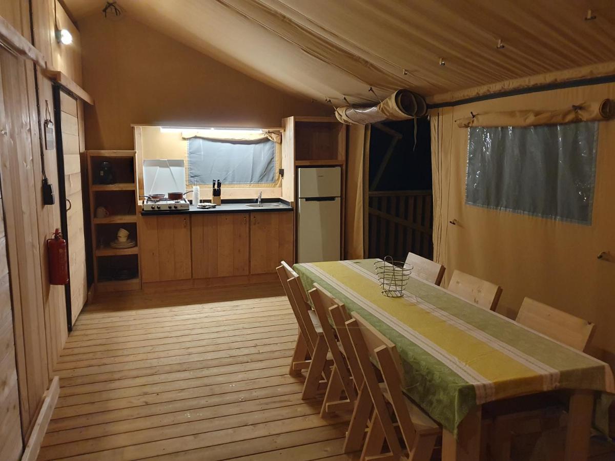 Luxury Safari Tents At Moulin Du Pommier Glamping & Camping Saulgond ภายนอก รูปภาพ