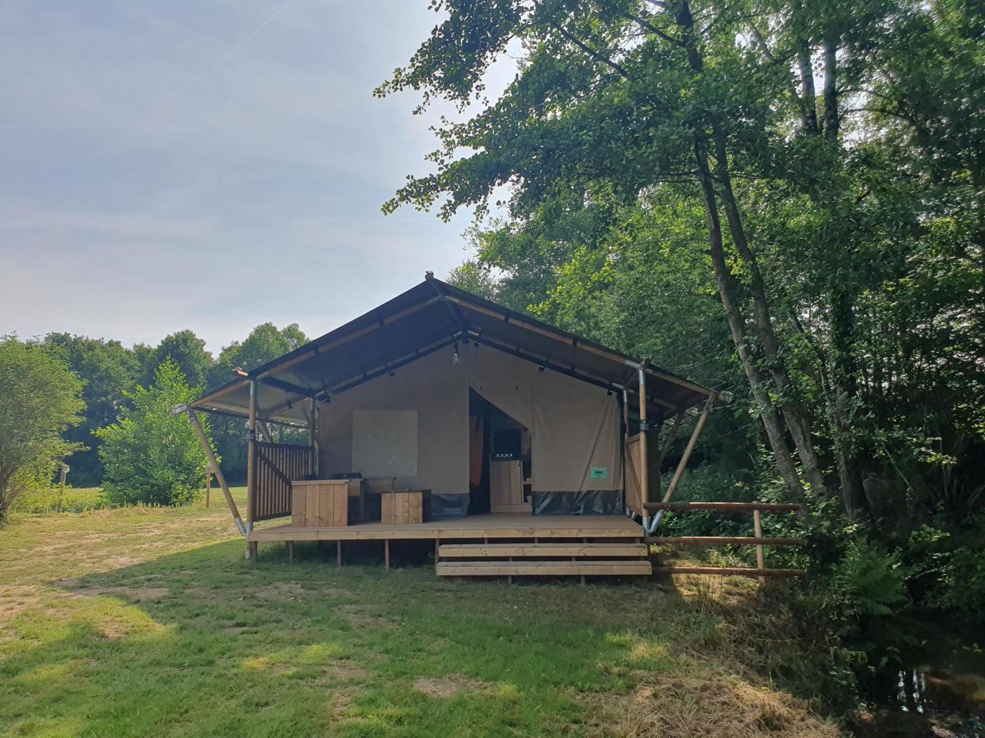 Luxury Safari Tents At Moulin Du Pommier Glamping & Camping Saulgond ภายนอก รูปภาพ