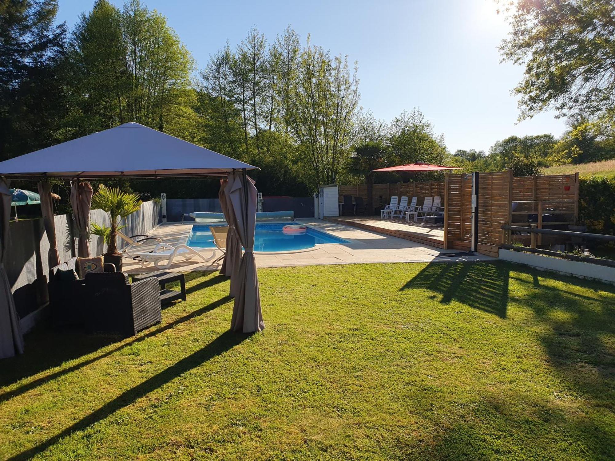 Luxury Safari Tents At Moulin Du Pommier Glamping & Camping Saulgond ภายนอก รูปภาพ